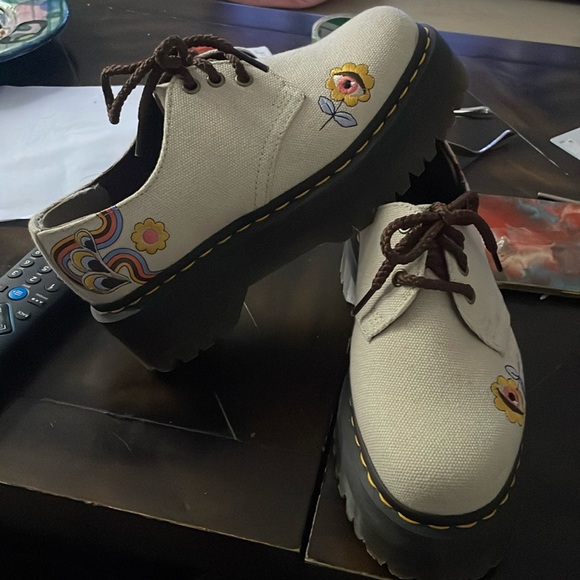 Dr. Martens Shoes - DoC Marten V 1461 Quad  (discontinued) Beige /Floral   Never worn.. Size 7